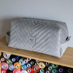 happyart szaro - różowa kosmetyczka m, organizer na prezent, pluszowa saszetka