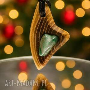 wisiorek ręcznie rzeźbiony "akacja - Sztuka Po Godzinach wisiorki