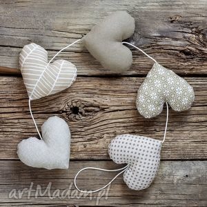 handmade dekoracje sercowa beżowa girlanda, 5 serc