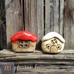 miniaturowe domki ceramiczne, domek z gliny, las w szkle figurka dom
