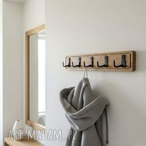 Dębowy wieszak ścienny na kurtki do przedpokoju