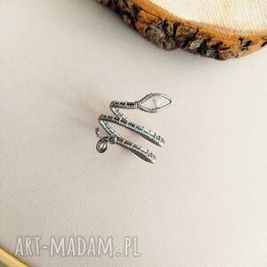 bynostawen pierścionek z kamieniem księżycowym ze stali chirurgicznej wąż