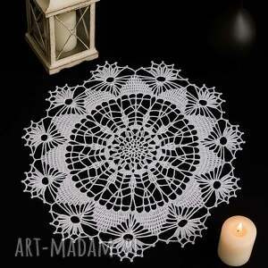 przepiękna serwetka szydełkowa o średnicy 35 cm rękodzieło salon
