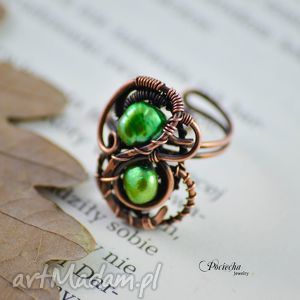 elegant green - pierścionek z perłami rzecznymi