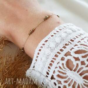 bransoletka z hematytem na nitce delikatna biżuteria, biżuteria