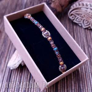 delikatna bransoletka z fasetowanymi jaspisami, biżuteria makrama