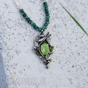 Srebrny Wisiorek z Oliwinem i Ważką, naszyjnik