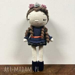 lalka w sukience maskotka przytulanka szydełkowa z wiankiem