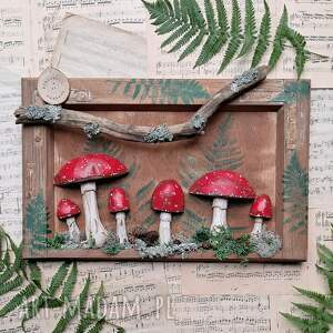 Prezent Leśne z muchomorkami obraz, stare drewniane okienko