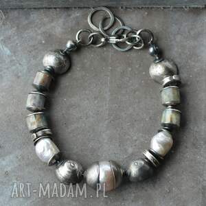 srebrna bransoletka z barokowymi perłami i fuchsytem, srebro oksydowane