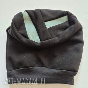 czapka wełniana filcowana zimowa czarna handmade w kwiaty na podszewce