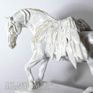 rzeźba ceramiczna figurka konia - pegaza ceramika na prezent, dekoracja