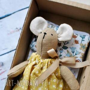 mała myszka w pudełeczku, prezent, domek dla lalek, do rączki, 2latka