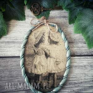 Dekoracyjny medalion zawieszka w stylu shabby chic, decoupage