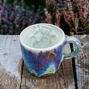 handmade ceramika handmade ceramiczny kubek z koniem - beżowy opal