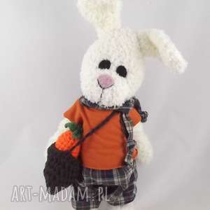 handmade maskotki szydełkowy królik benek