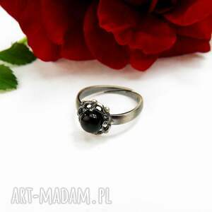 Prezent Srebrny pierścionek z onyksem, dla niej