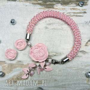 komplet biżuterii z kwiatami piwonii w odcieniu pudrowego różu