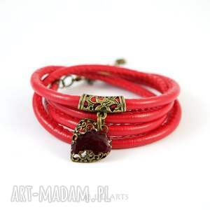handmade bransoletka - czerwone serce - owijana, antyczny brąz