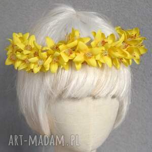 Forsycja w porannym słońcu - wiosenny wianek komunijny z żółtych
