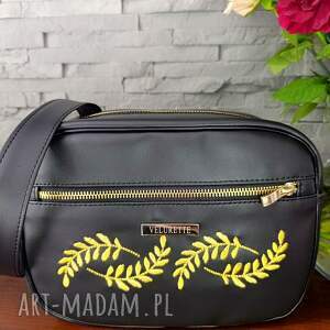 torebka z haftem, box, modny dodatek, dlakobiety, moda