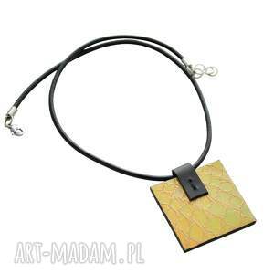 rzemień skórzany naszyjnik z zawieszką złota hologramowym wzorem