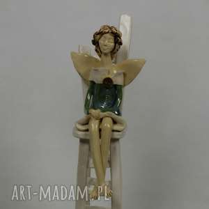 ręcznie zrobione ceramika anioł siedzący