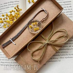 ręcznie zrobione zakładki zaczytana mimoza - zakładka do książki z gałązką
