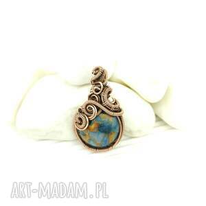 wisiorek z niebieskim agatem wire wrapping, biżuteria artystyczna