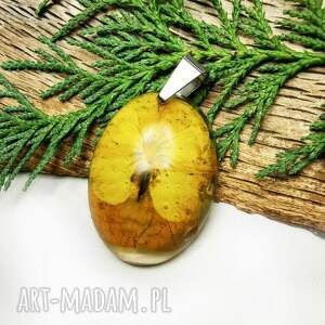 owalny wisiorek z suszonym bratkiem z1557 biżuteria kwiatami, upominek