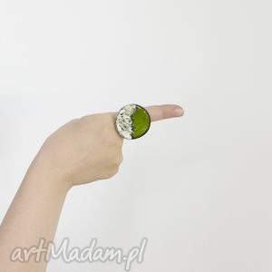 ceramiczny pierścionek, regulowany zieleń i biały, koronka