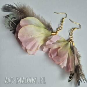 kolczyki delikatne pióra i kwiaty bardzo stylowe zwracają uwagę duże