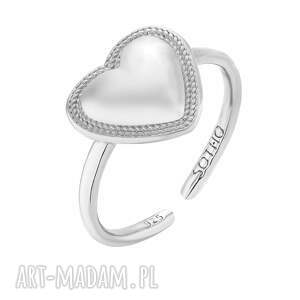 srebrny pierścionek z sercem, serduszkiem, ozdobny, pleciony wzorkiem