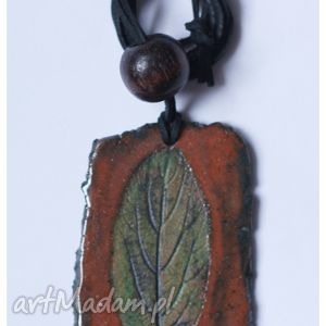 handmade wisiorki wisior ceramiczny z zielonym liściem