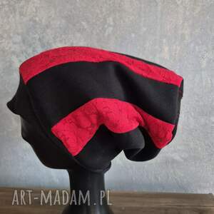 czapka damska wiosenna uniwersalna dzianinowa na czerwono - czarna patchworkowa