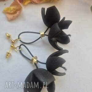kolczyki czarne tulipany lekkie zwracające uwagę końcówka ze stali nierdzewnej