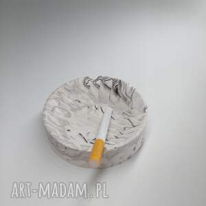 popielniczka wolnostojąca na papierosy handmade, rękodzieło z gipsu polimerowego