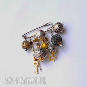 broszka w stylu boho handmade na agrafie niezwykła, miły prezent dla babci