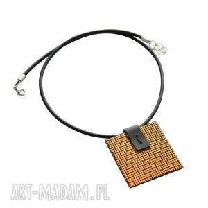 rzemień skórzany naszyjnik damski z zawieszką czarno-pomarańczowa