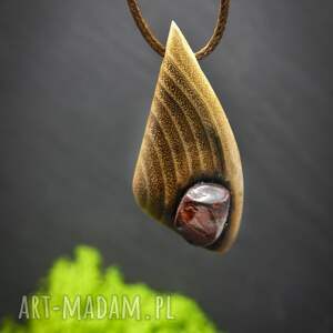 drewniany wisiorek - wiśniowy mokait ręcznie rzeżbiony naszyjnik z drewna