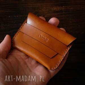 handmade portfel skórzany na karty minimalistyczny model zklapką uniseks