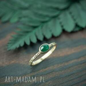 złoty pierścionek ze szmaragdem, z zielonym oczkiem