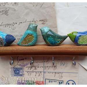 handmade ceramika wieszak z niebiesko - zielonymi ptaszkami