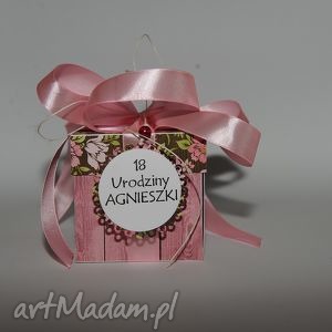 handmade scrapbooking kartki pudełko box na 18 urodziny na biżuterię