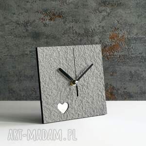 szary zegar z sercem - prezent na walentynki dla męża ekologiczne