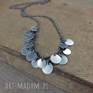 delikatny naszyjnik z zawieszkami, srebro oksydowane zawieszki