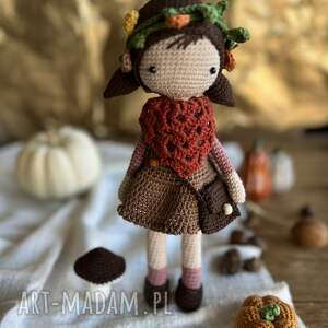 maseczka jesienna dziewczynka z wiankiem, lalka na szydełku, prezent dla dziecka