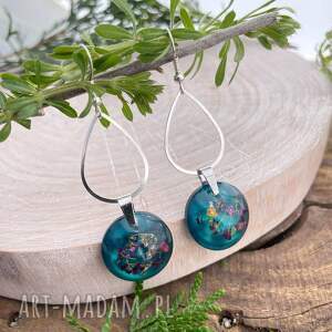 ze smagliczkami w k462, kolczyki - żywicy