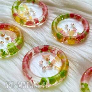 Prezent Wyjatkowe guziki z suszonymi kwiatami - zestaw sześciu sztuk