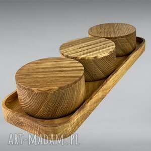 pudełka zestaw trzech misek z drewna dębowego na tacy miseczki drewniane